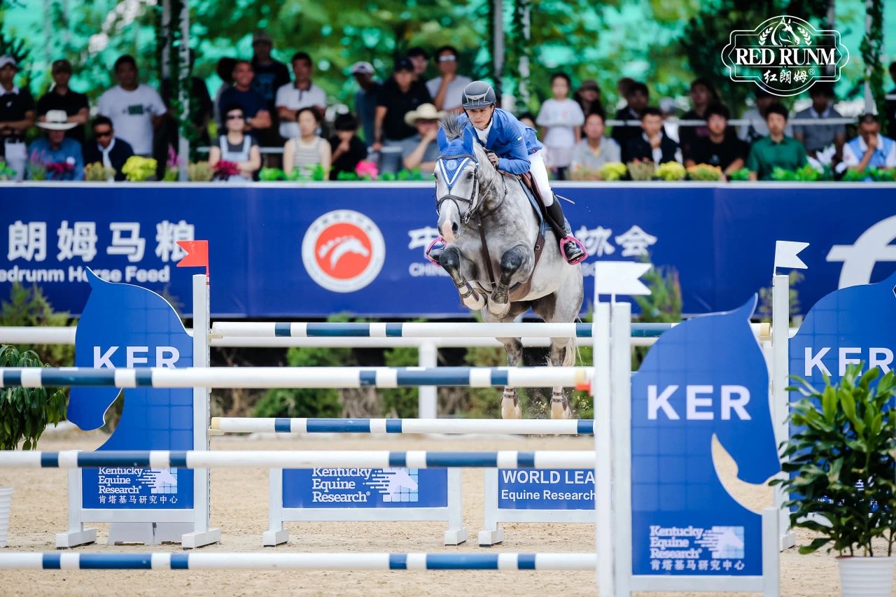 木拉得力搭档“轻七尺”赢得二星级大赛145CM大奖赛冠军 