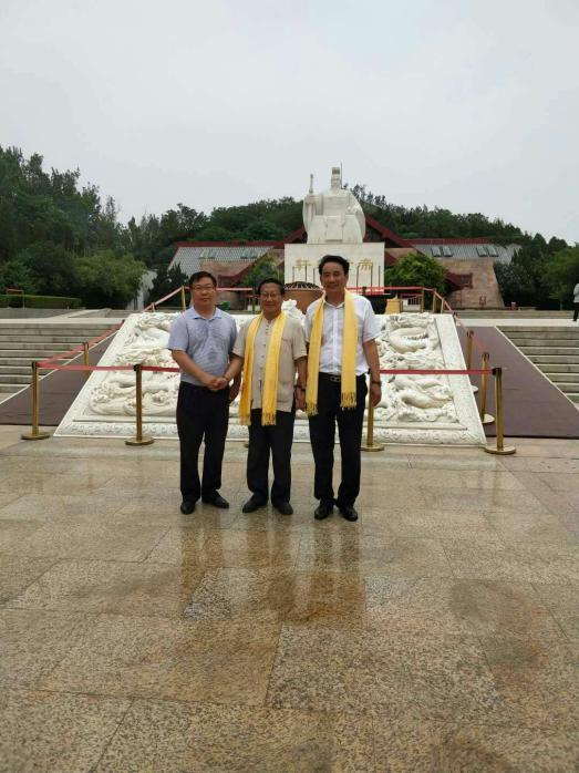 当代著名“诗人书法家”马牧先生寻根拜祖对话古今