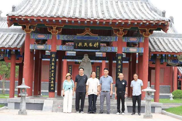 当代著名“诗人书法家”马牧先生寻根拜祖对话古今