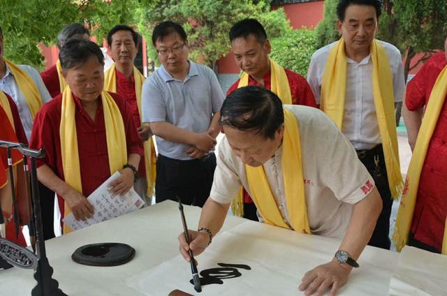 当代著名“诗人书法家”马牧先生寻根拜祖对话古今