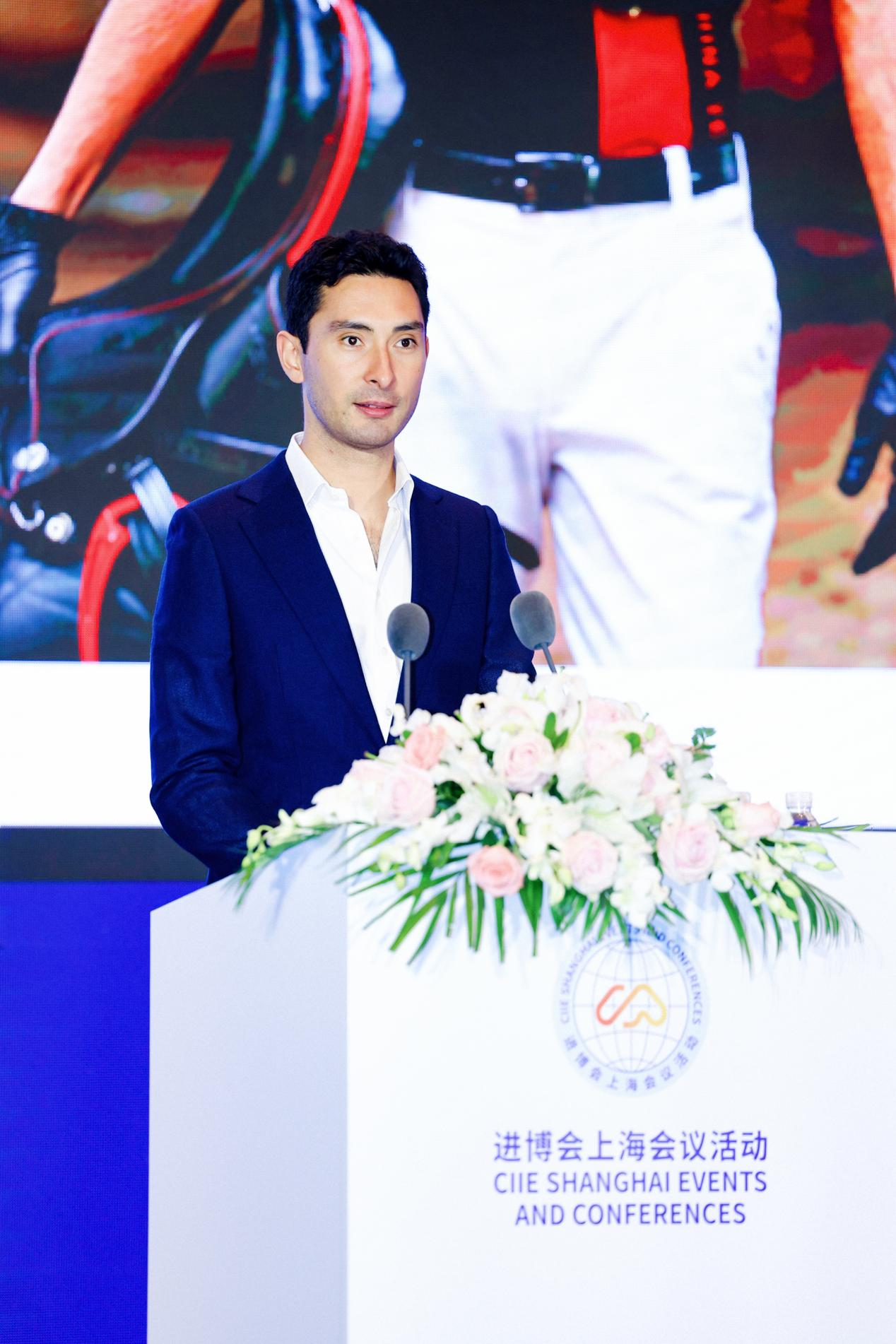 让孩子通过最好的骑术，而不是最好的马来赢得比赛 