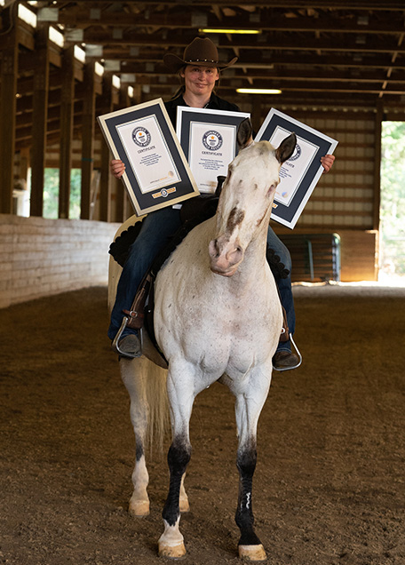 一匹双眼失明的马，打破三项吉尼斯世界纪录 