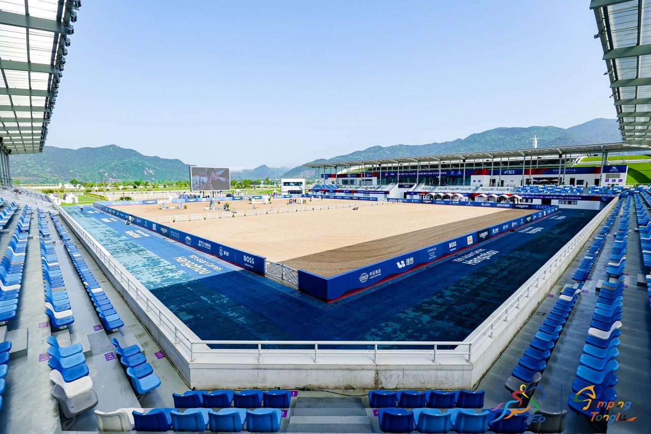 杭州（桐庐）国际马术场地障碍赛1.1米团体冠军荣誉属于东北 ... ... 